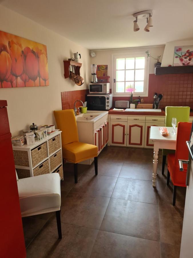 Avec Piscine Couverte Chauffee Du 15 Avril A Octobre Et Privatifs, Vue Estivareilles (Allier)