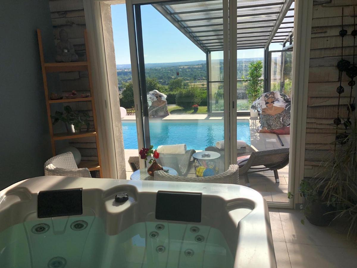Avec Piscine Couverte Chauffee Du 15 Avril A Octobre Et Privatifs, Vue Apartment Estivareilles (Allier)