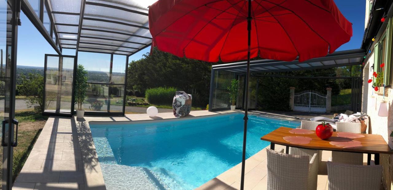 Avec Piscine Couverte Chauffee Du 15 Avril A Octobre Et Privatifs, Vue Estivareilles (Allier)