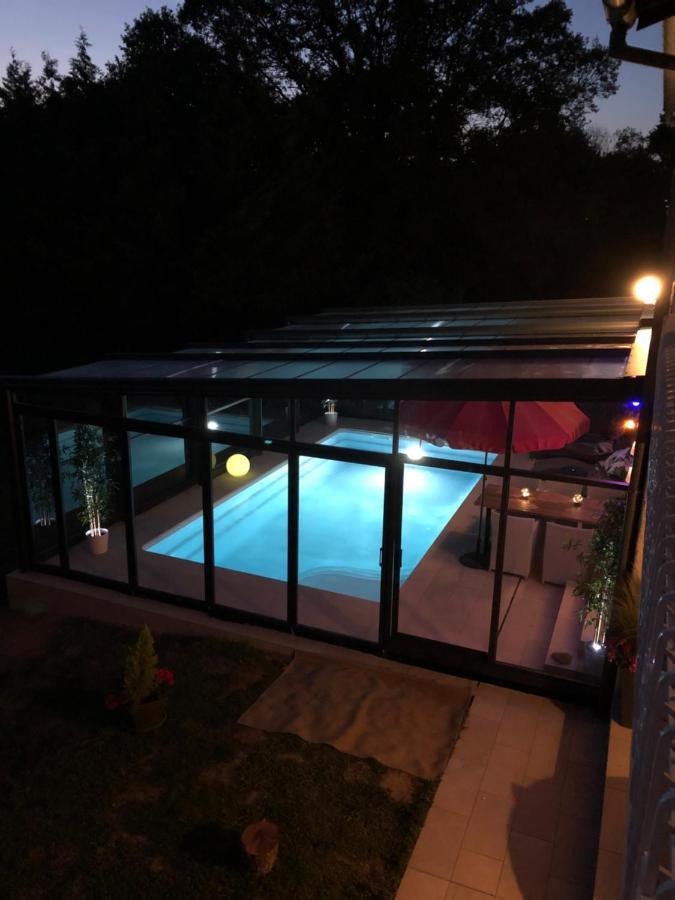 Avec Piscine Couverte Chauffee Du 15 Avril A Octobre Et Privatifs, Vue * Estivareilles (Allier)