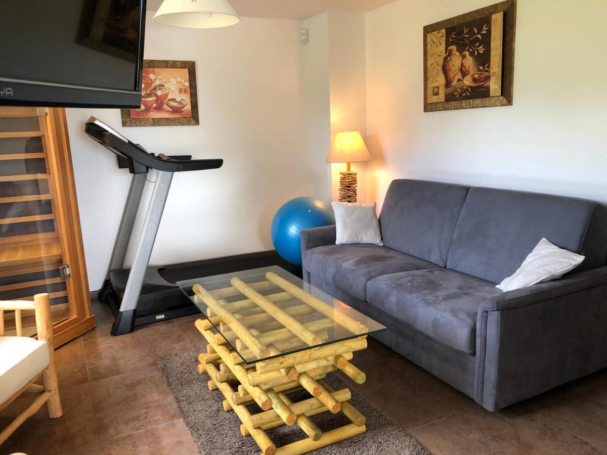 Avec Piscine Couverte Chauffée D'avril à Novembre Et Privatifs, Vue Appartement Estivareilles (Allier)